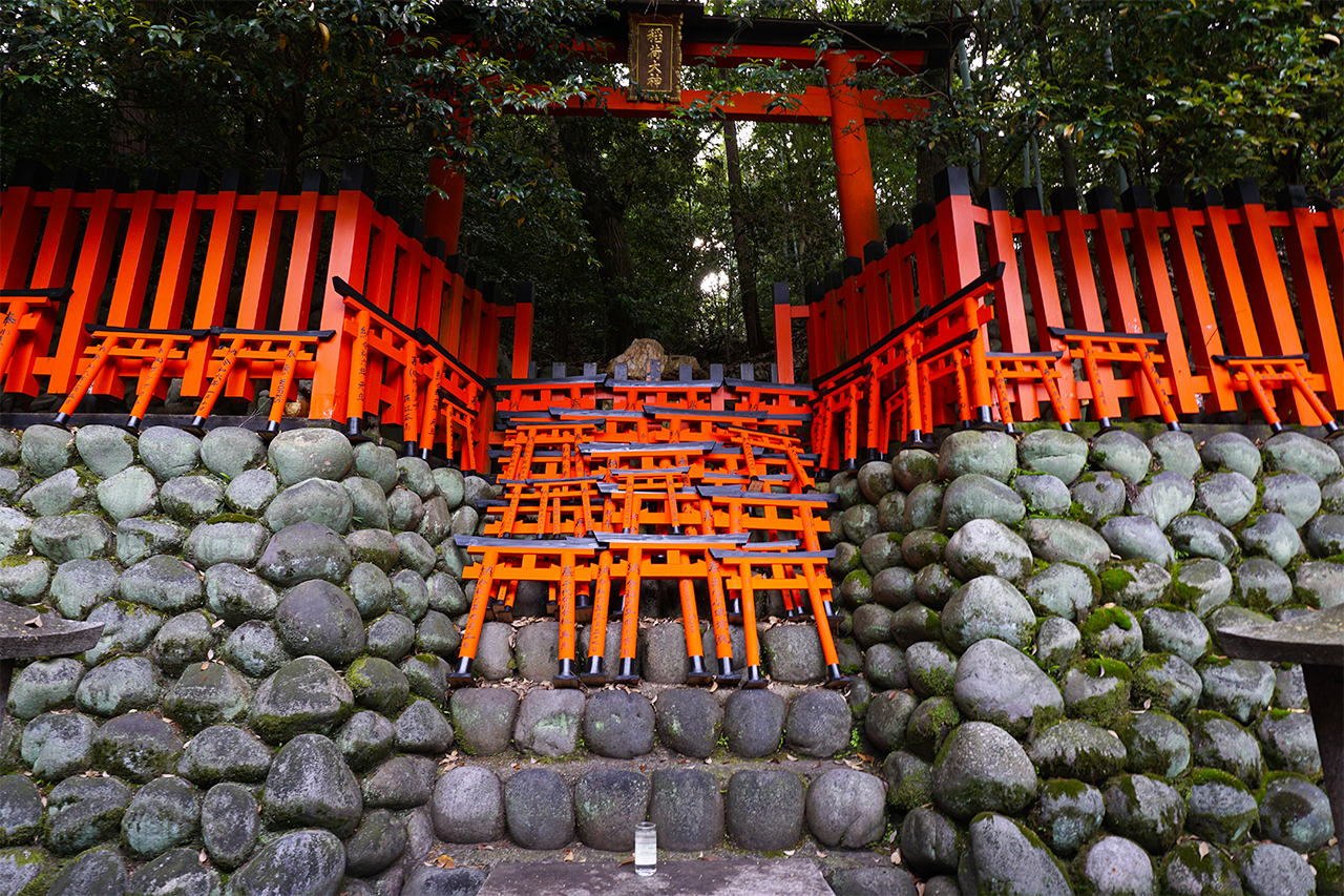奥の院に奉納された鳥居