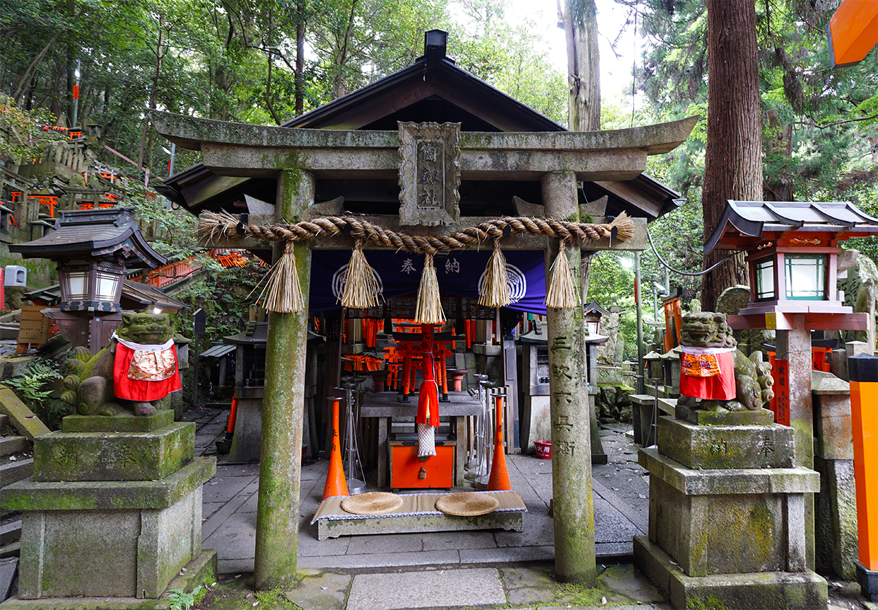 御劔社（長者社神蹟） 鳥居と社殿