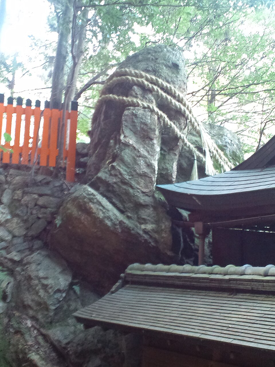 長者社神蹟の釼石