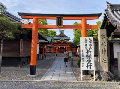 伏見稲荷大社 東丸神社 鳥居と社殿