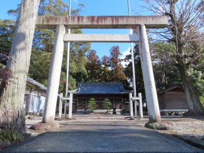 春日神社 鳥居と拝殿
