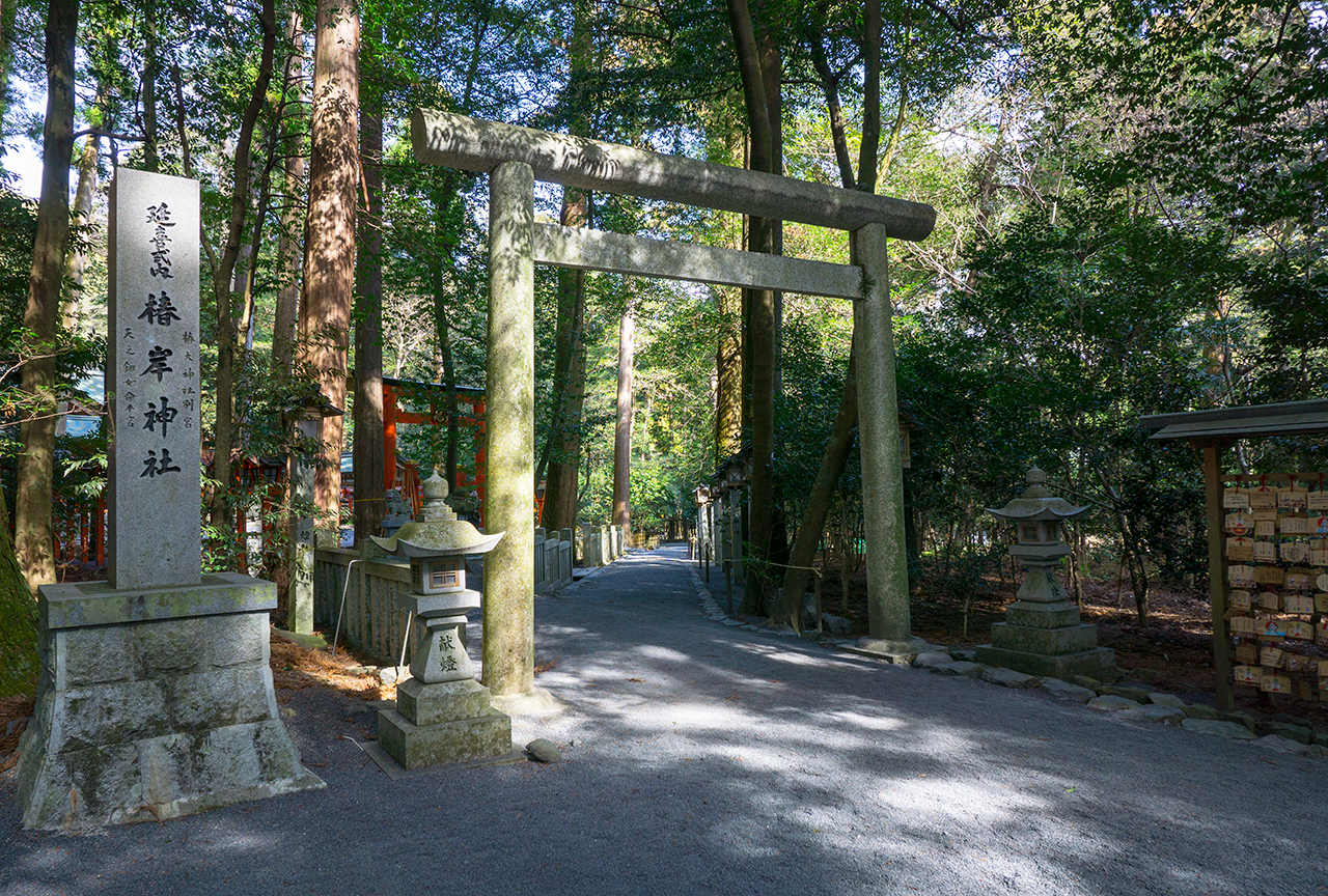 椿大神社 別宮 椿岸神社 鳥居と延喜式神名帳の社号碑