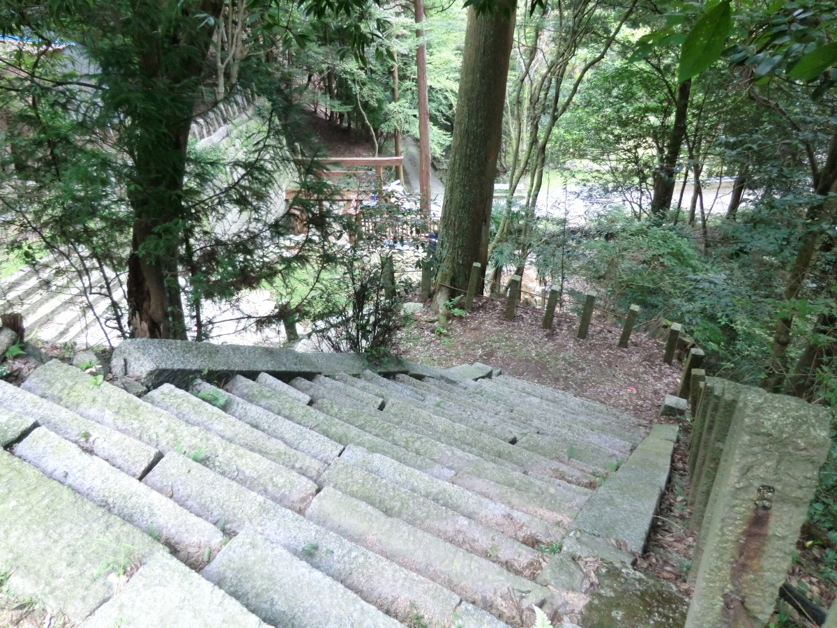 境内の階段
