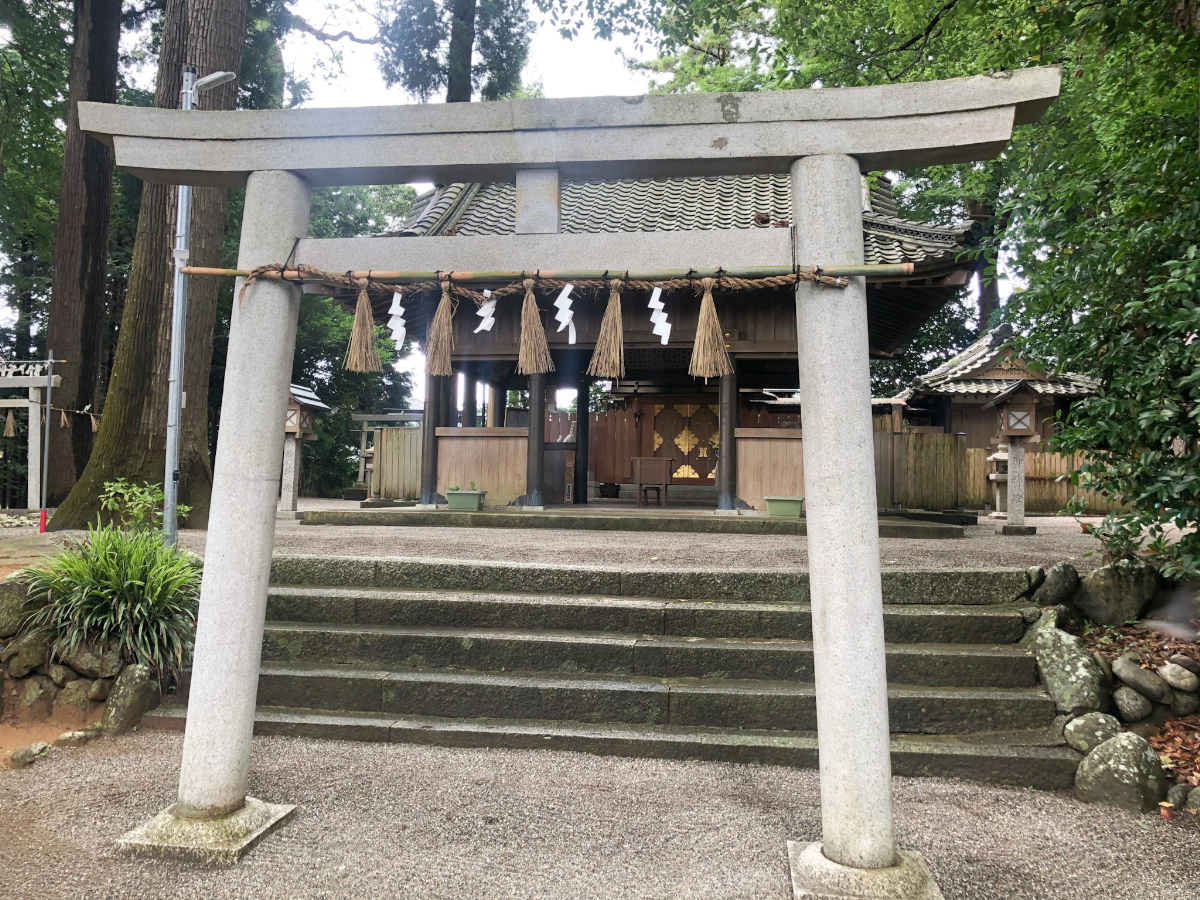 鳥居と拝殿