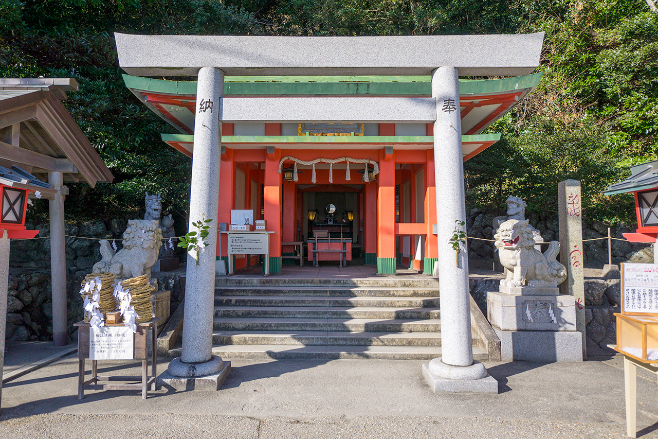 二見興玉神社 龍宮社 鳥居と社殿