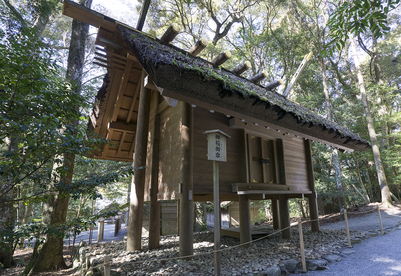 伊勢神宮 内宮 御稲御倉　斜め
