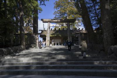 伊勢神宮 内宮 階段から見上げたご正宮