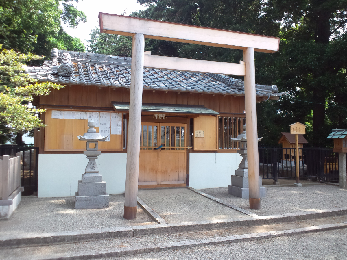 鳥居と拝殿