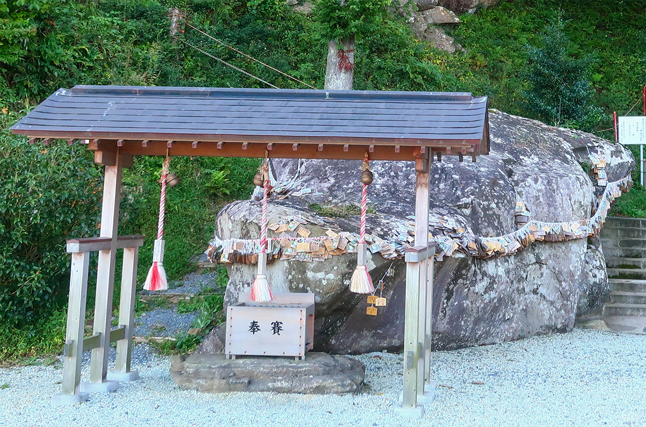 陰陽神の御神体