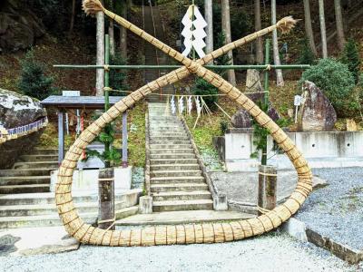 釣石神社 ヨシ輪