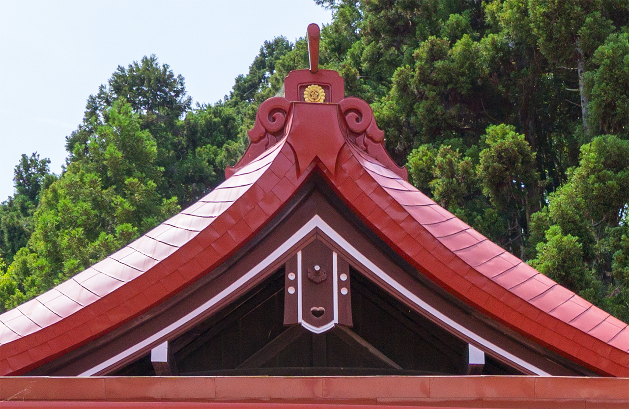 拝殿の懸魚と猪目