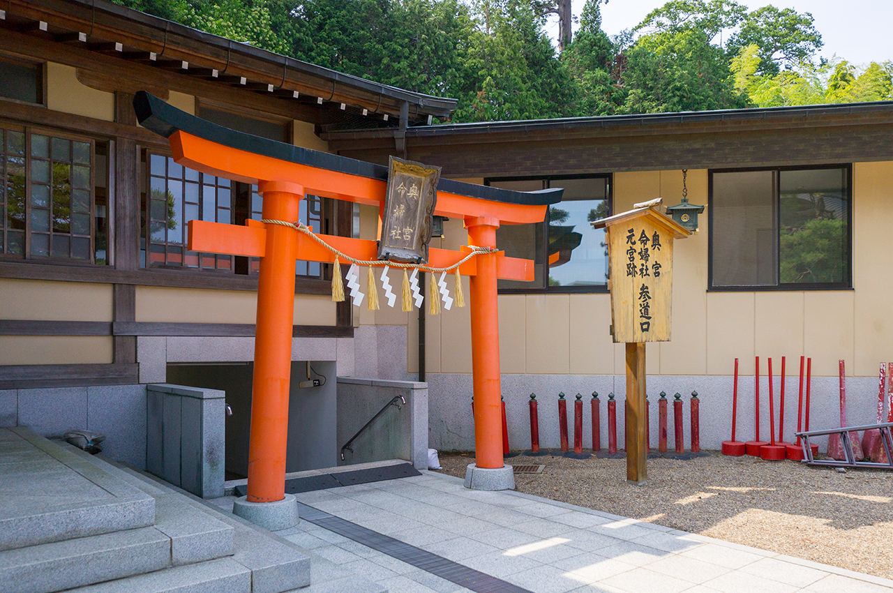 竹駒神社 奥宮・命婦社への入口