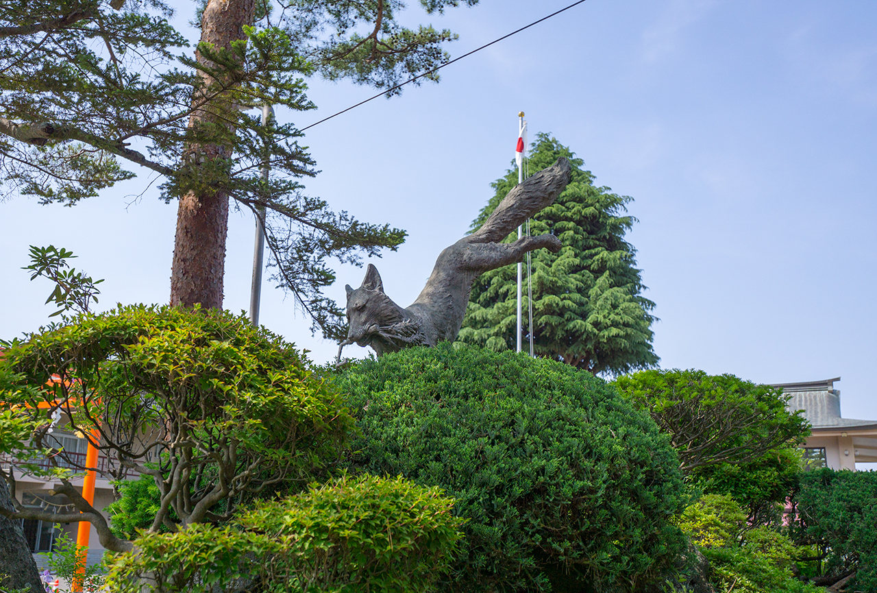 竹駒神社 飛躍の霊狐像 横