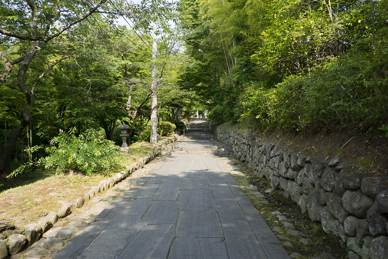 東参道（女坂） 道