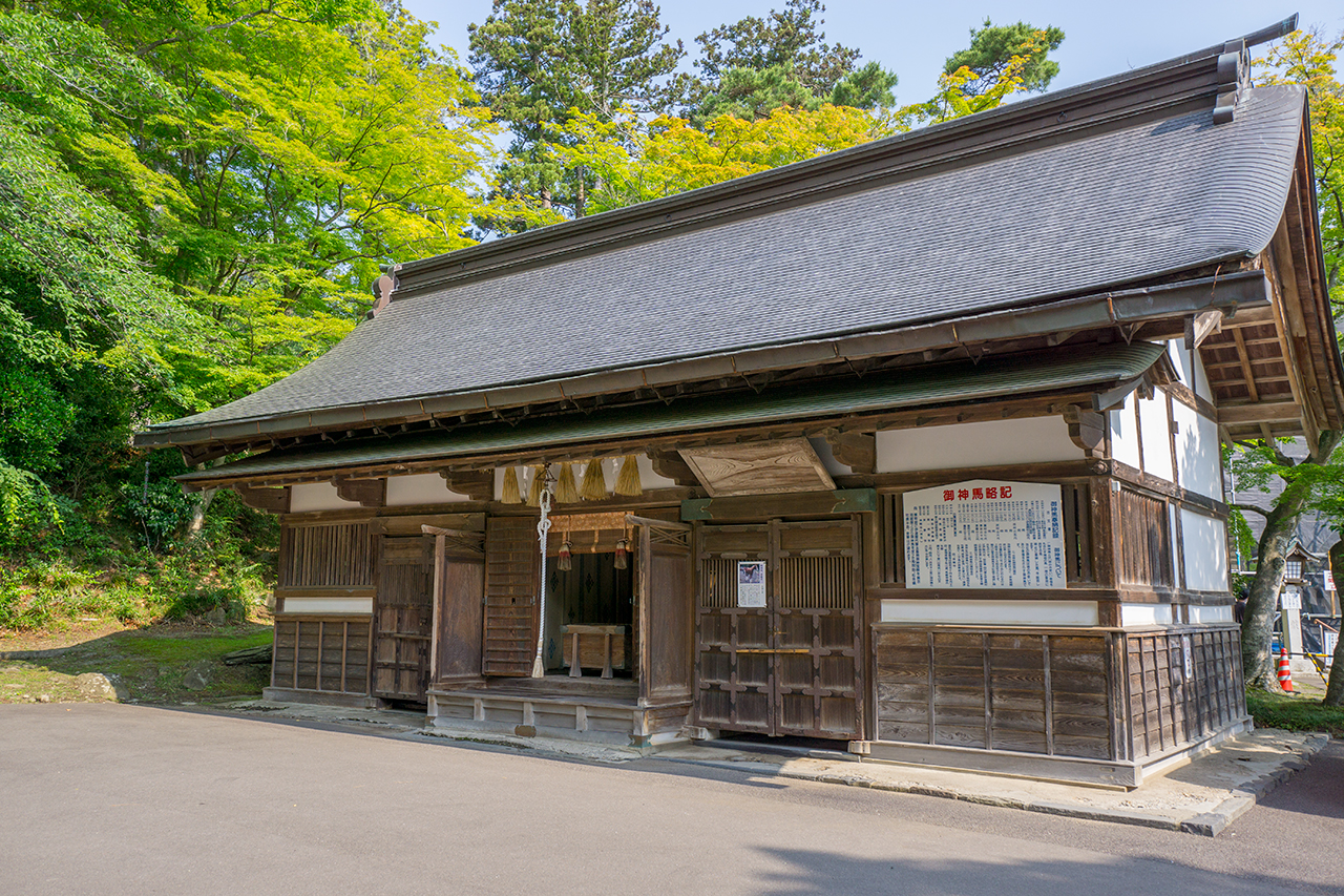 神馬舎・神龍社 社殿