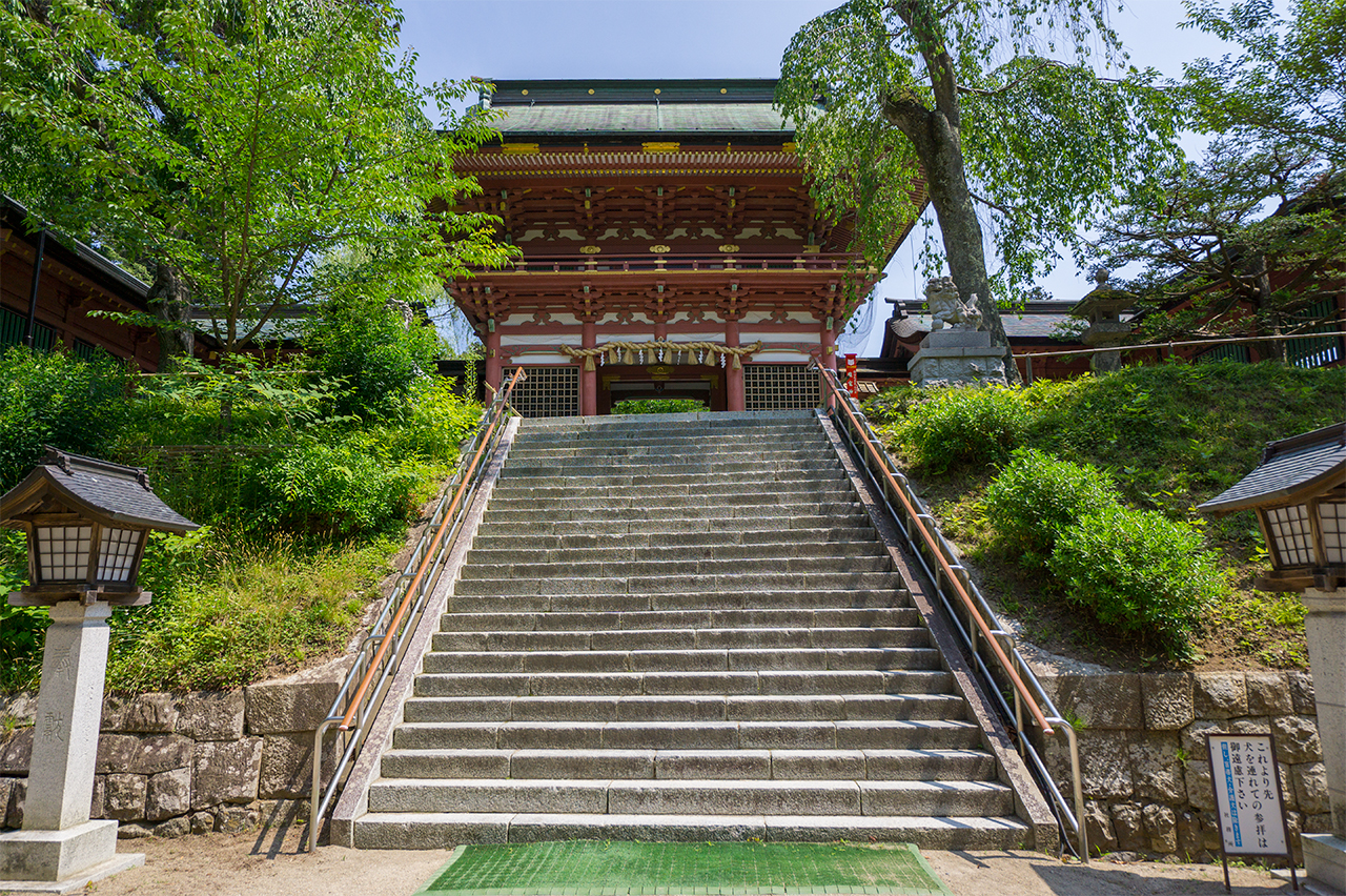 階段先の楼門
