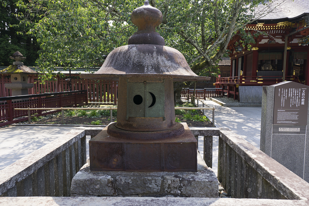 文治の灯篭 上部分