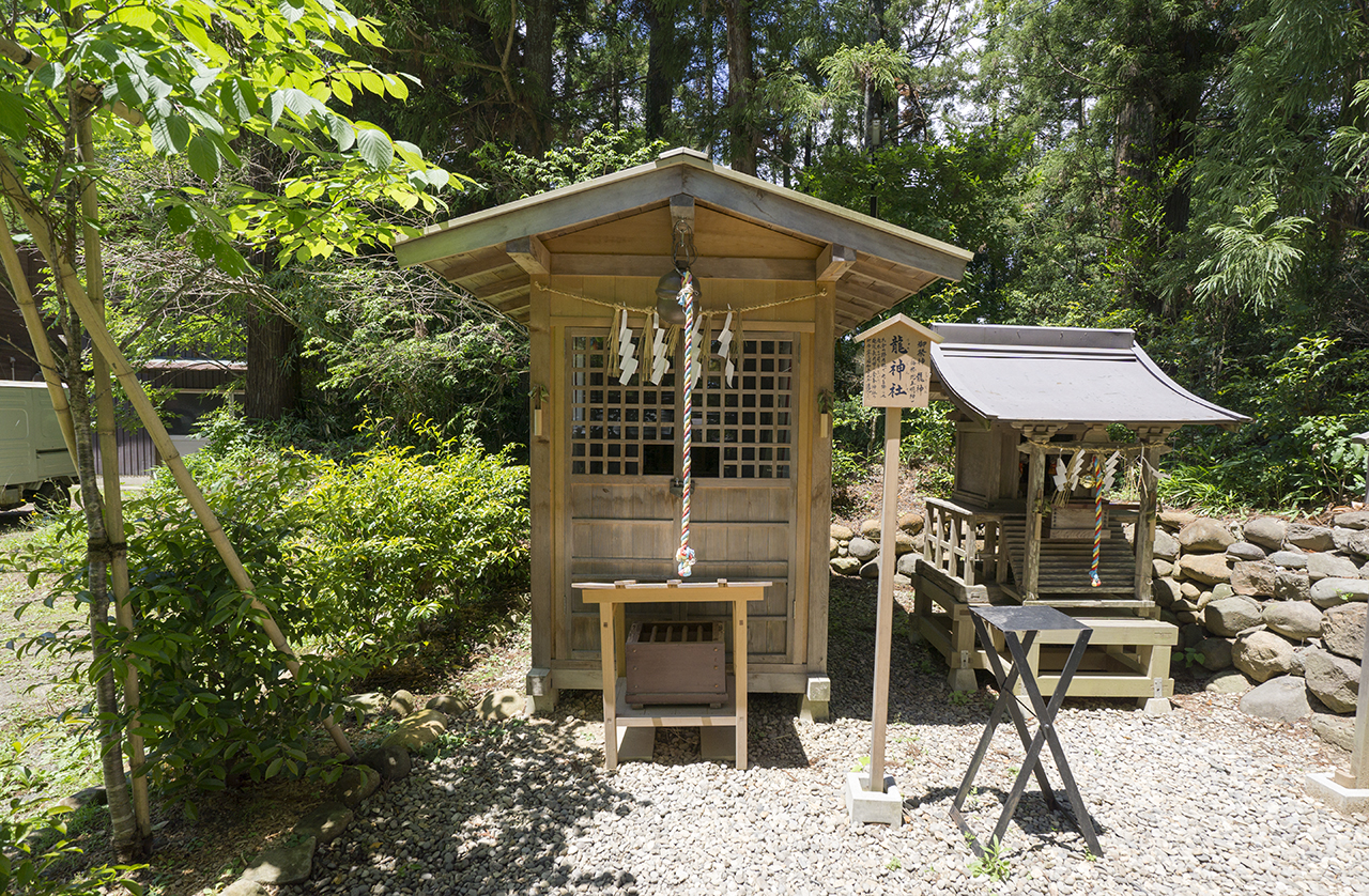 龍神社 社殿