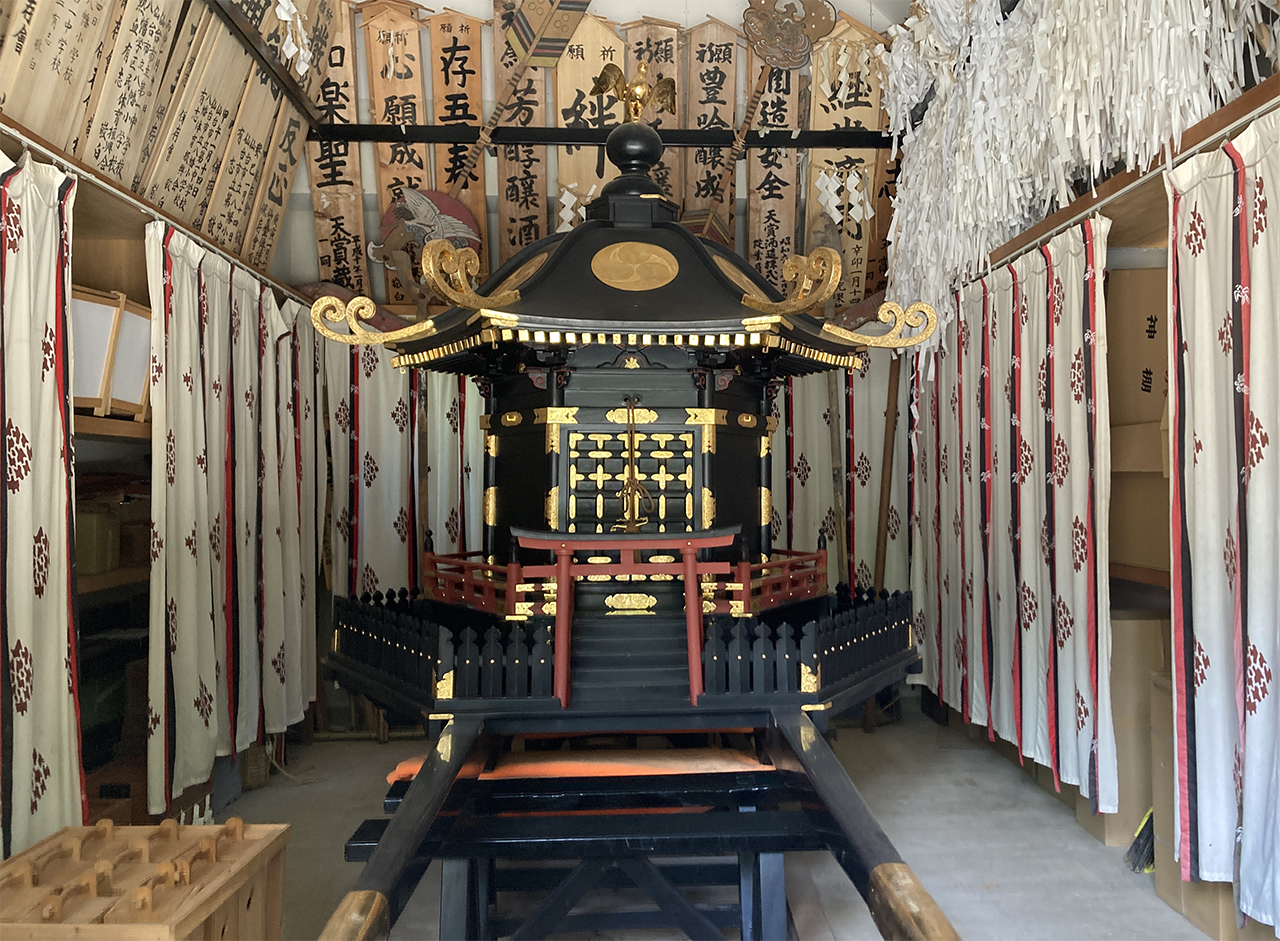 神輿殿の神輿