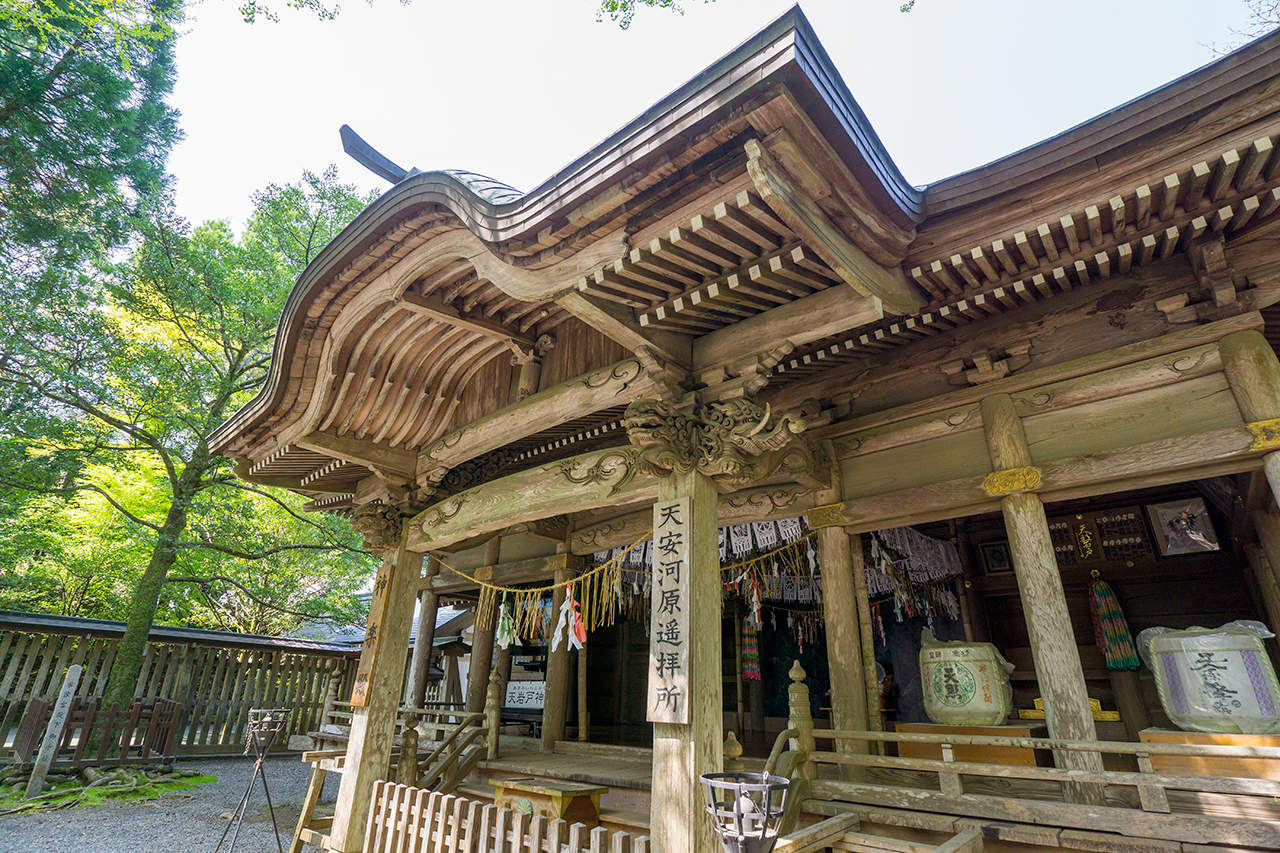 天岩戸神社 西本宮神楽殿 横