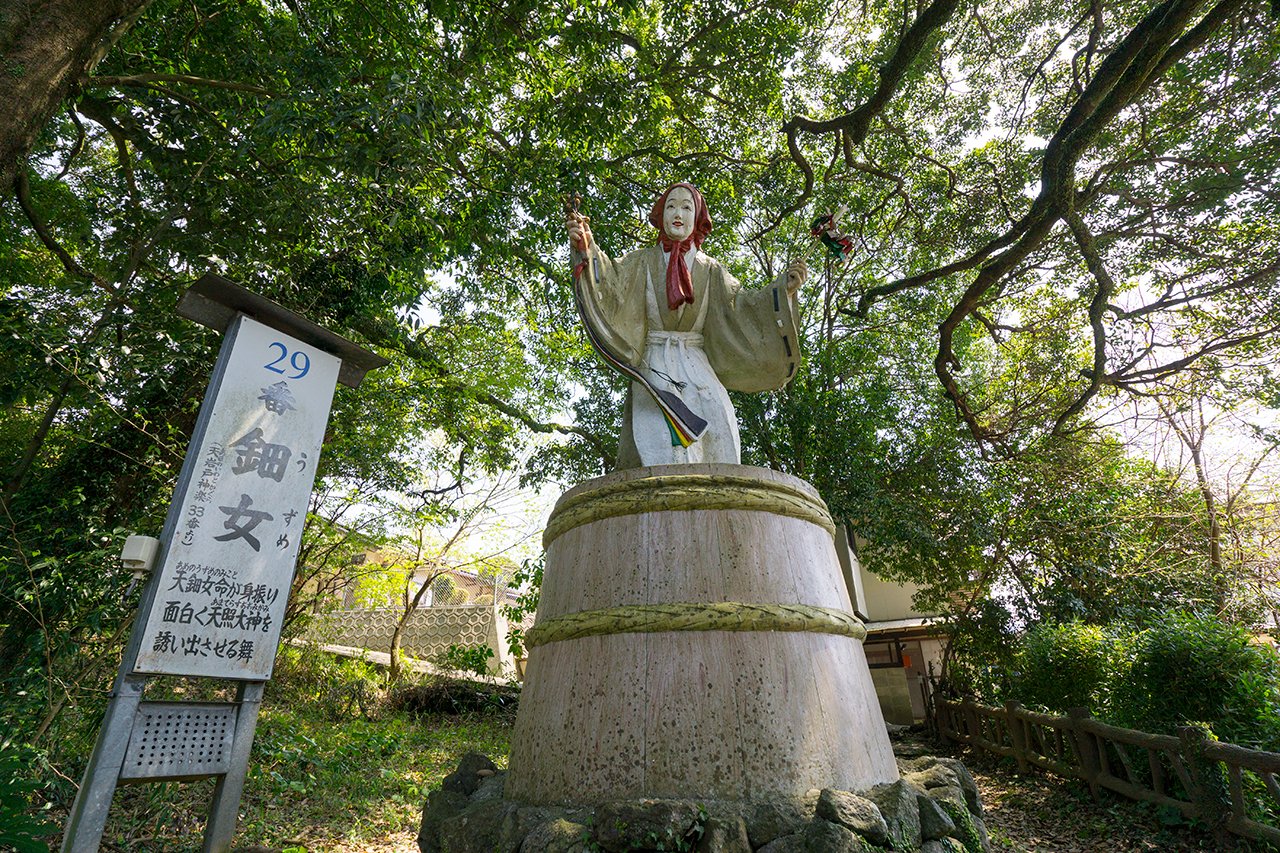 天岩戸神社 天鈿女命像