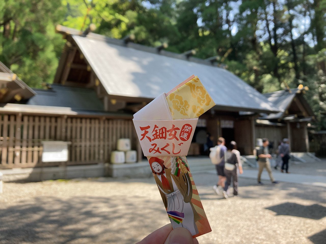 天岩戸神社 天細女みくじと社殿