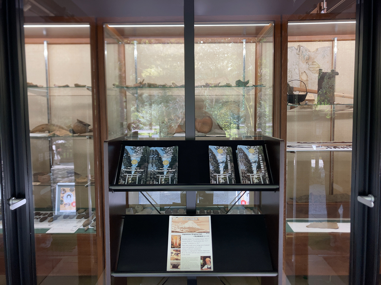 天岩戸神社 天岩戸徴古館内部