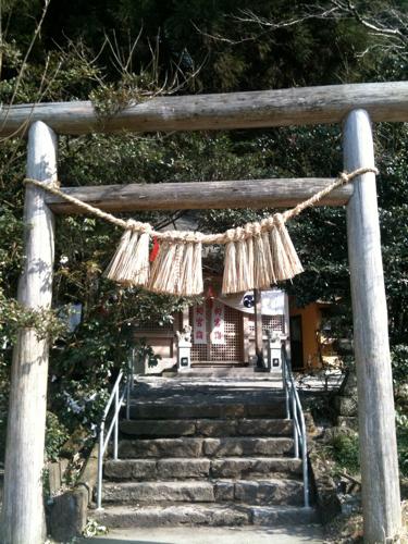 荒立神社 鳥居と拝殿
