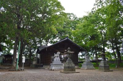 伊和神社 境内の社叢と社殿