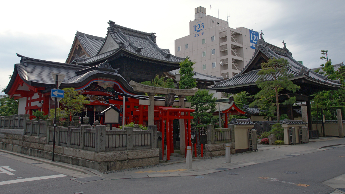 神社外観