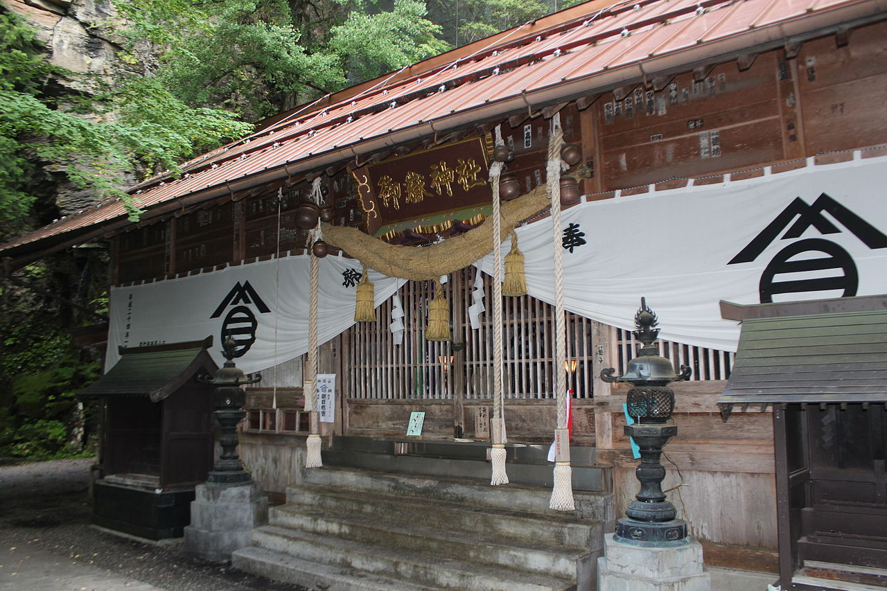 里宮の本殿拝殿