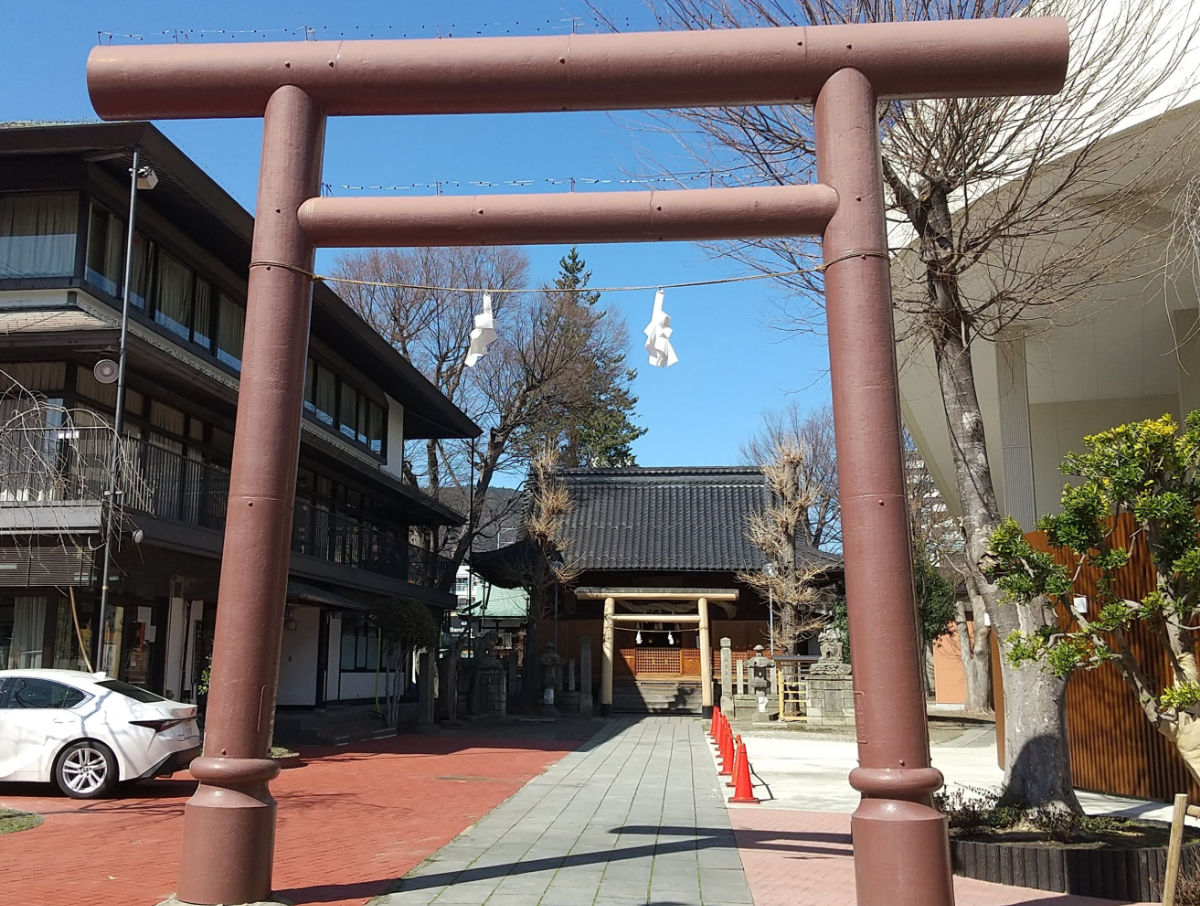 鳥居と拝殿