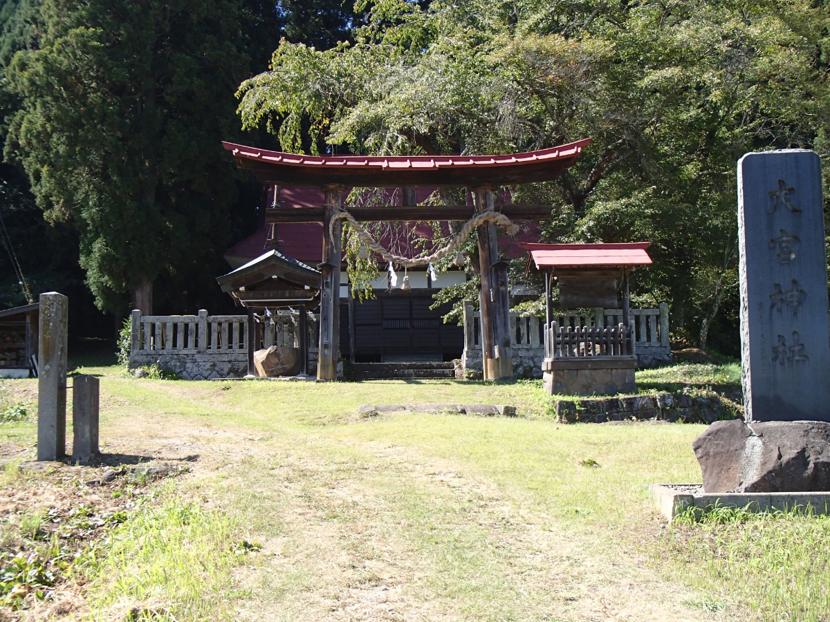 鳥居と拝殿