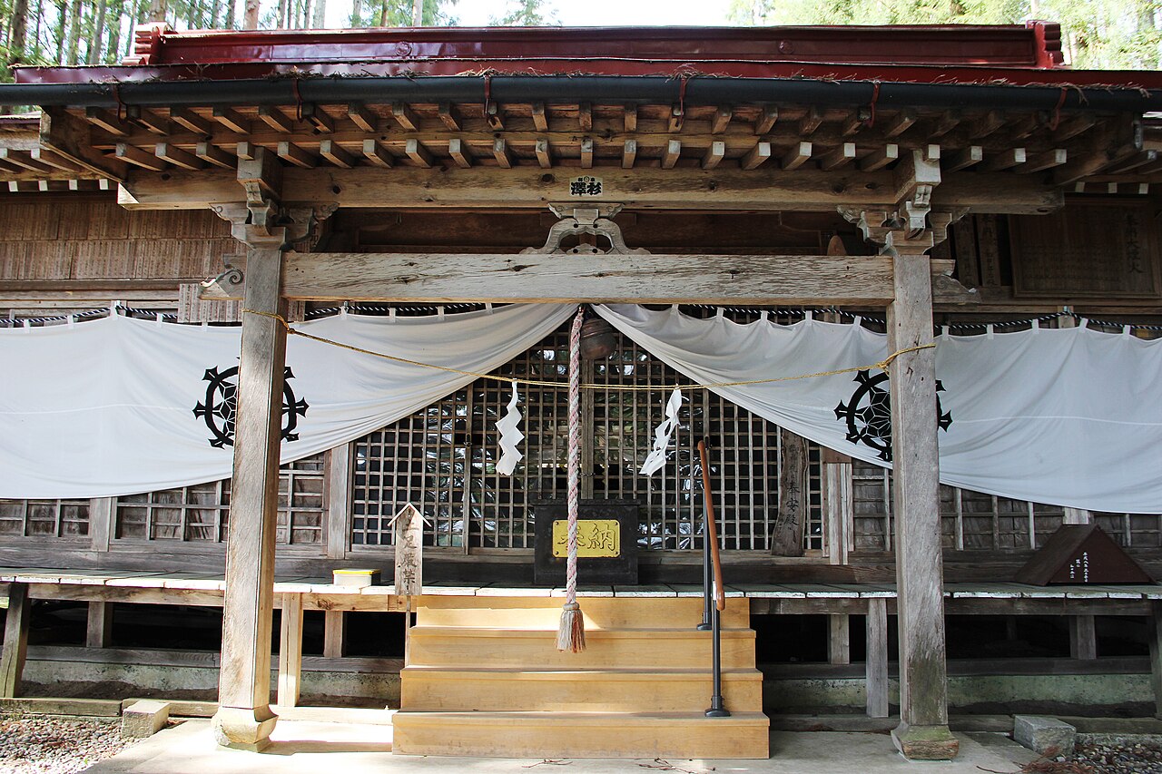 飯縄神社の惣社