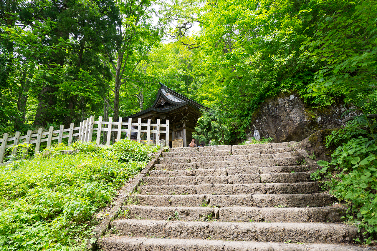 九頭龍社手前の石段