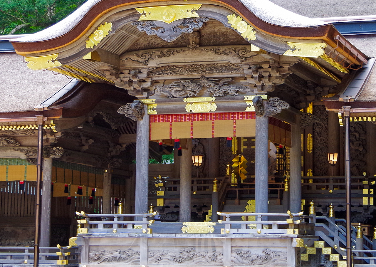 拝殿の彫刻