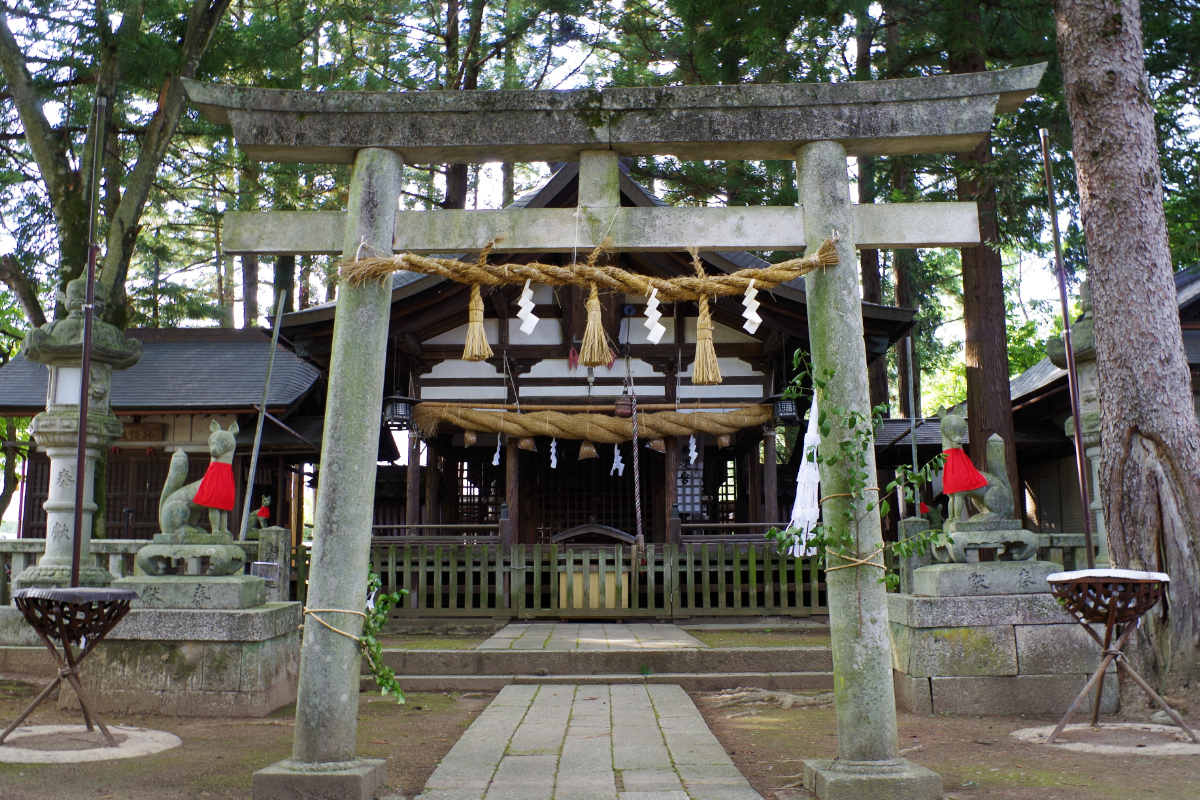 鳥居と拝殿