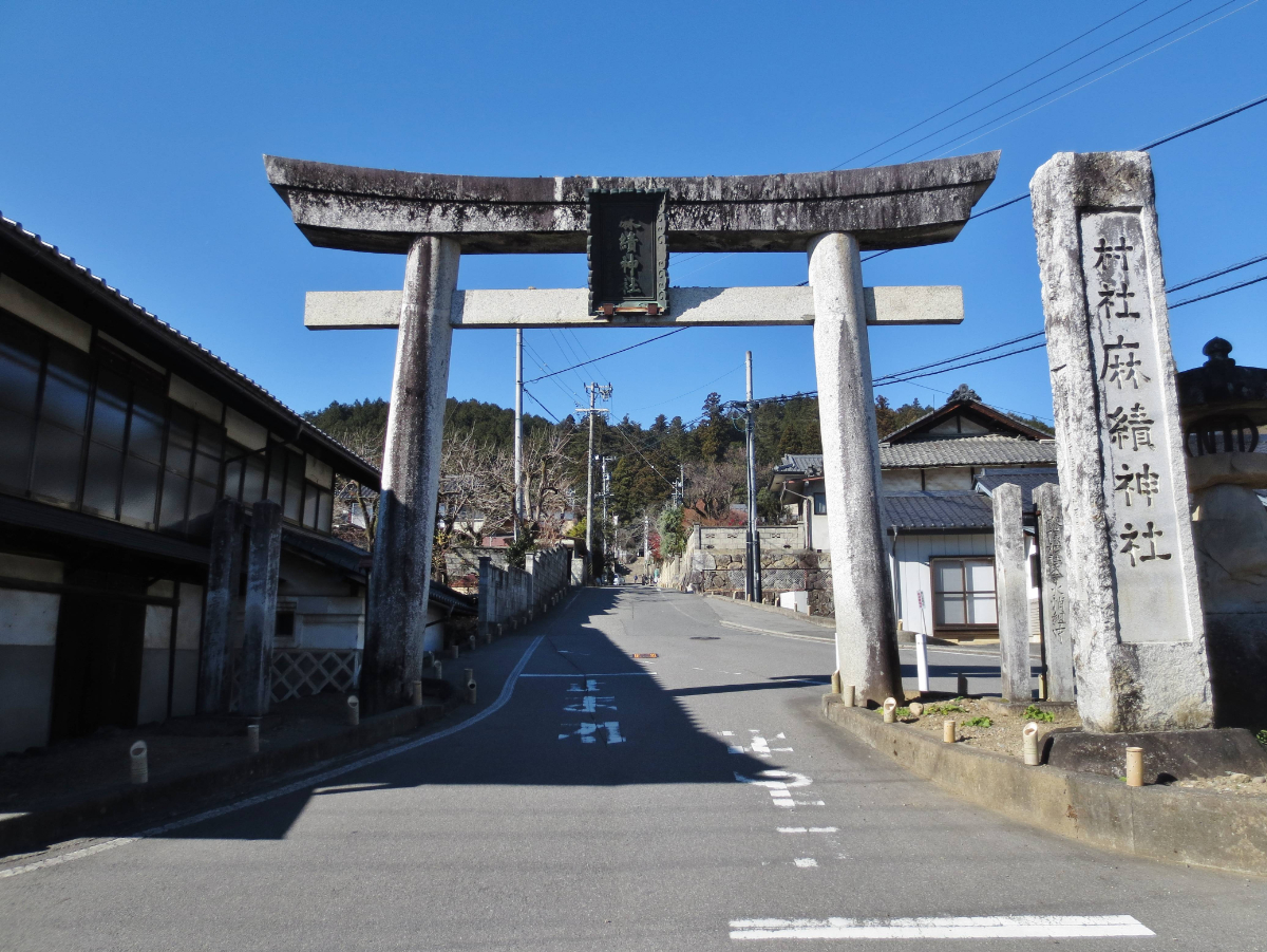 社号標と鳥居