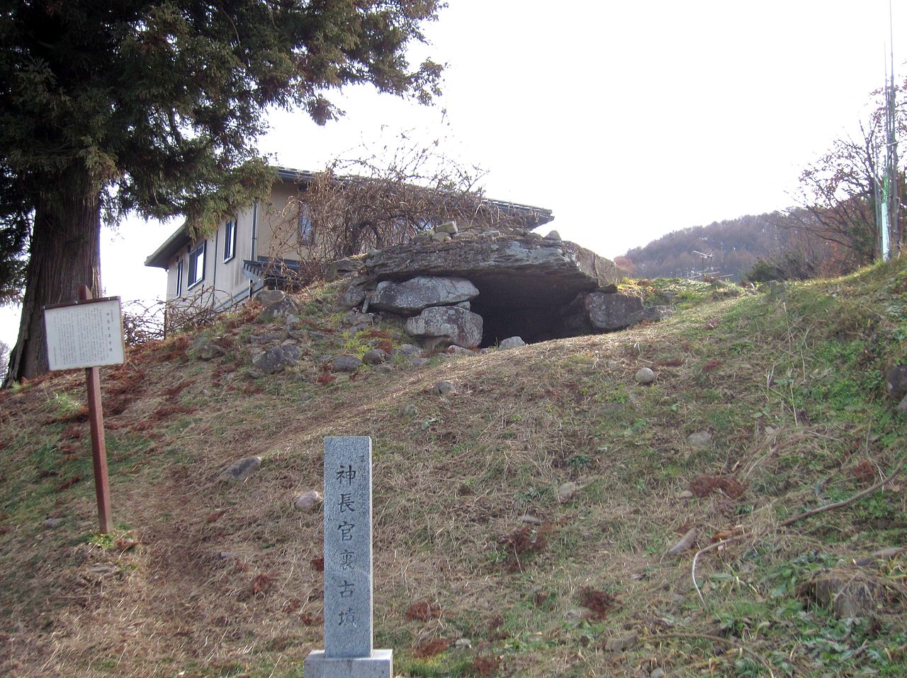 守矢家祖先の墳墓