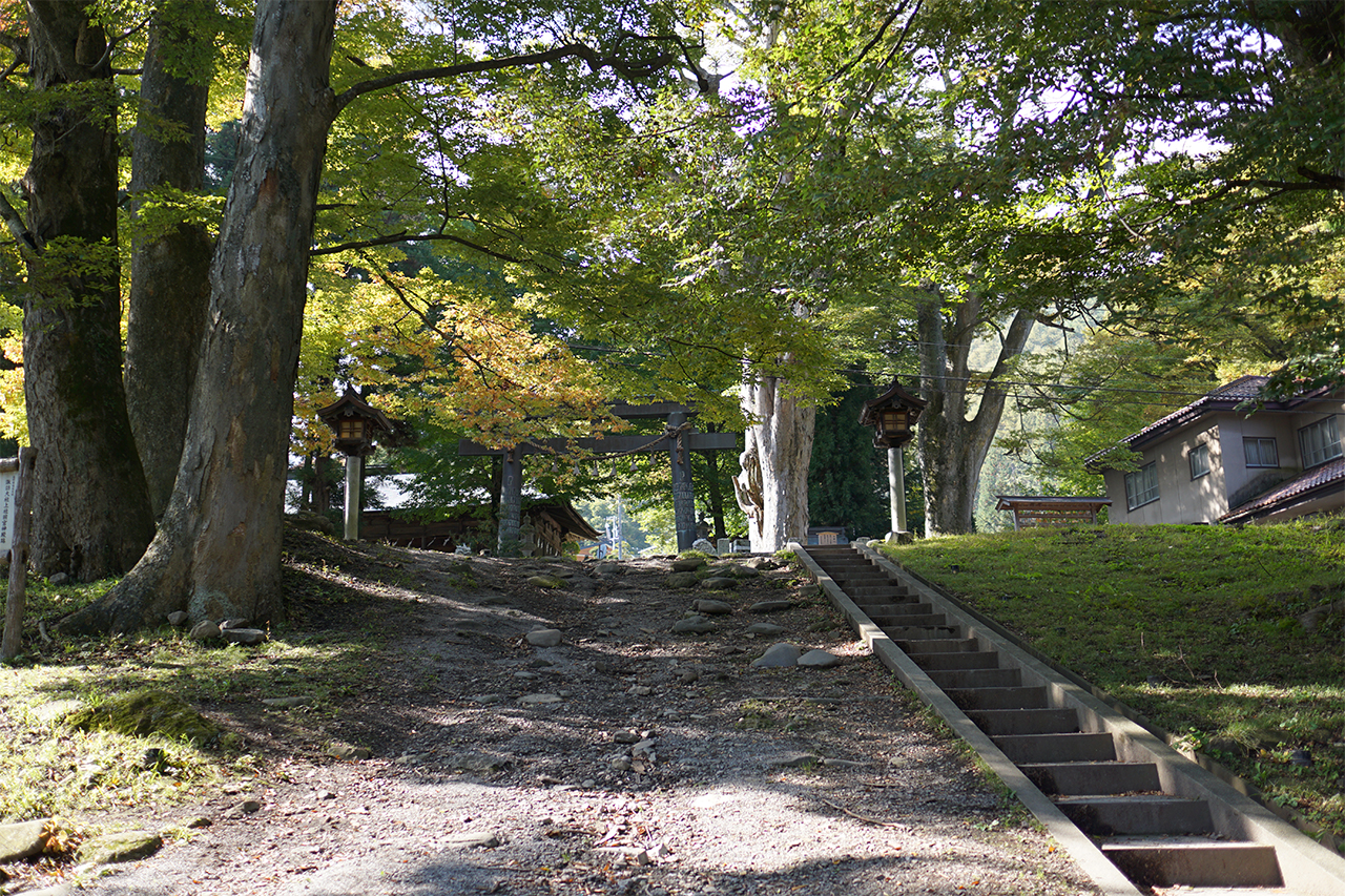 二の鳥居と石段