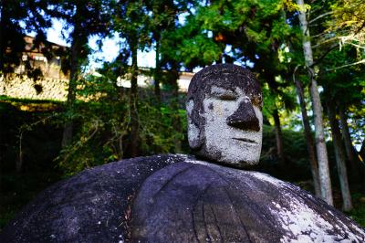 諏訪大社 下社春宮  万治の石仏の顔