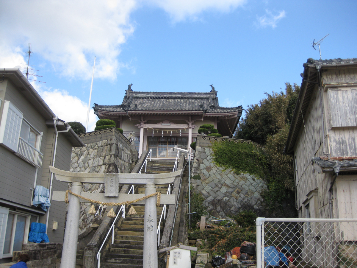 鳥居と拝殿