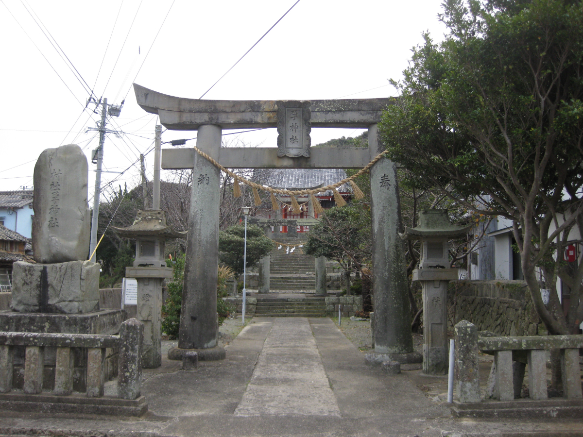 鳥居と拝殿