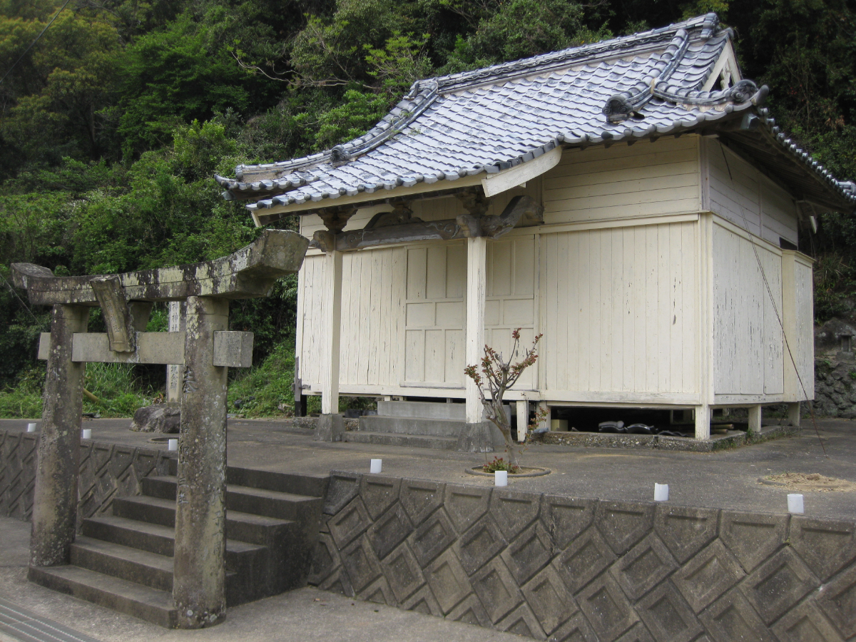 鳥居と拝殿