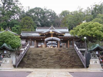 鎮西大社諏訪神社 石段と拝殿