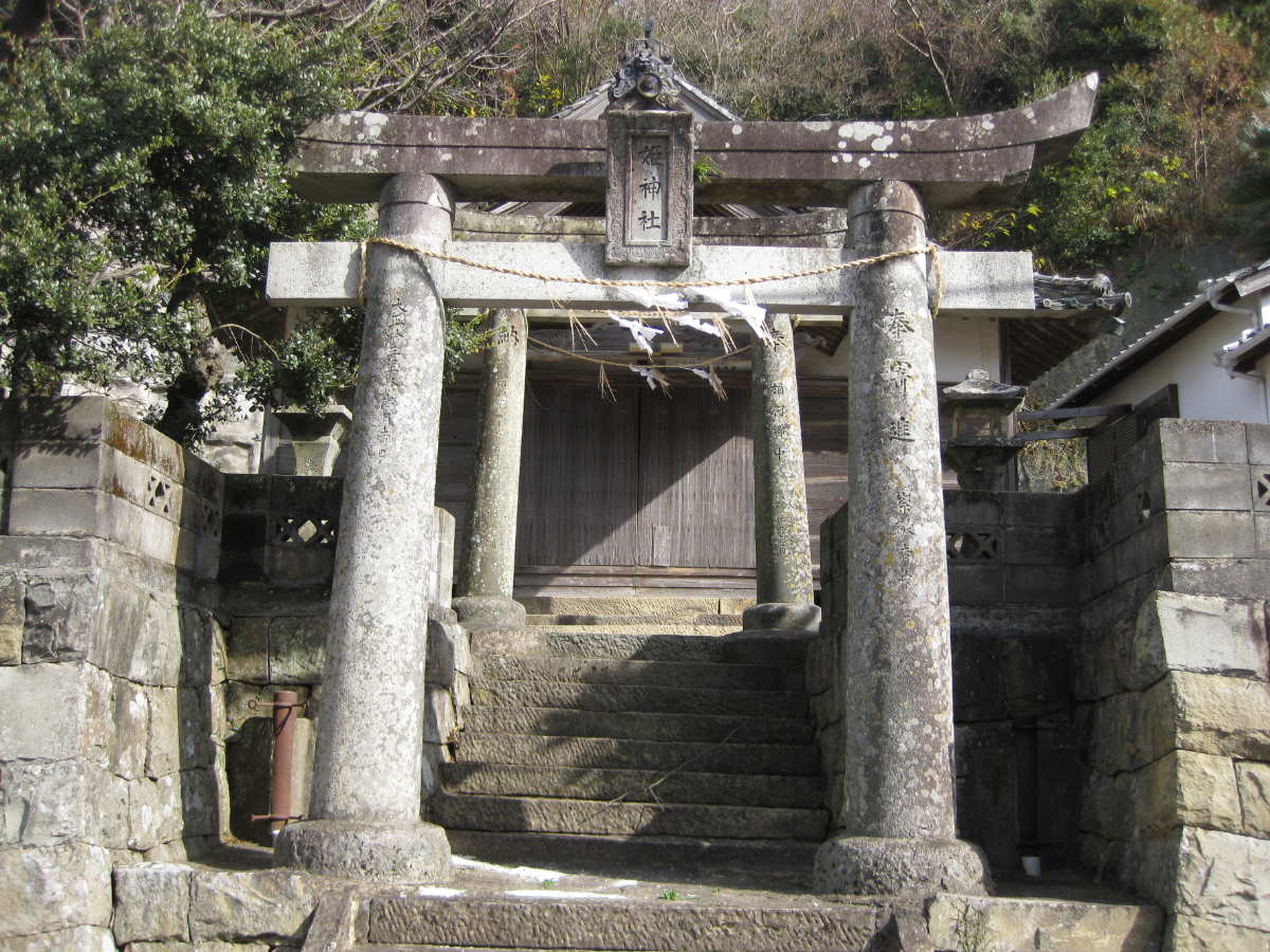 鳥居と拝殿