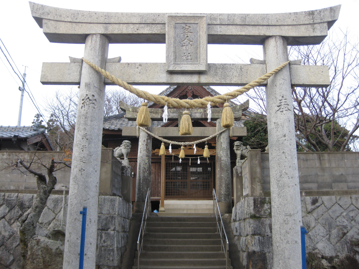 鳥居と社殿