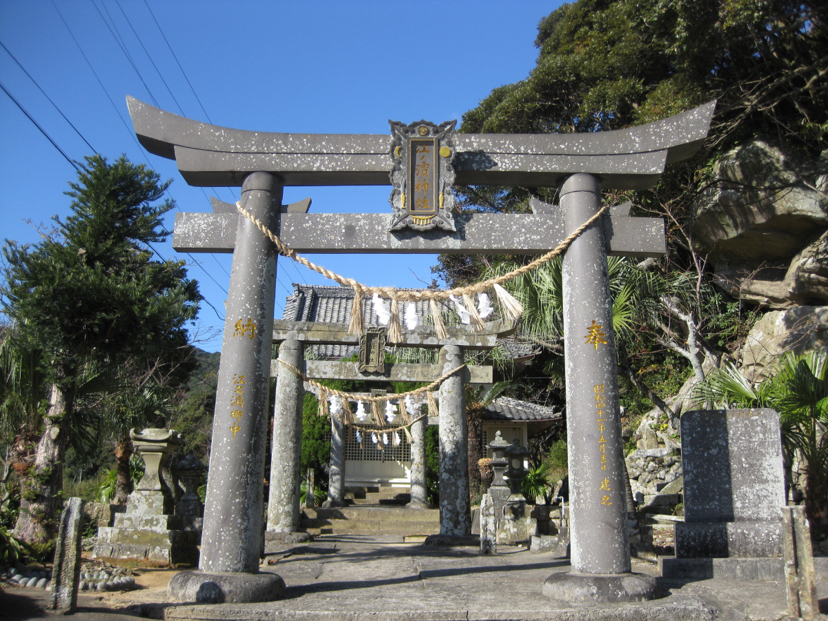 鳥居と社殿