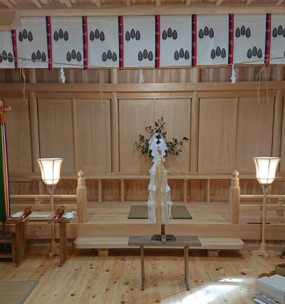 三輪神社 社殿内