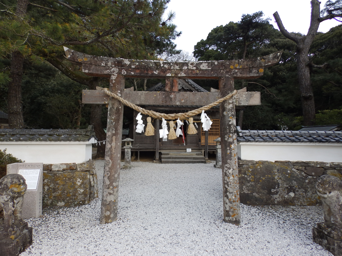 鳥居と拝殿